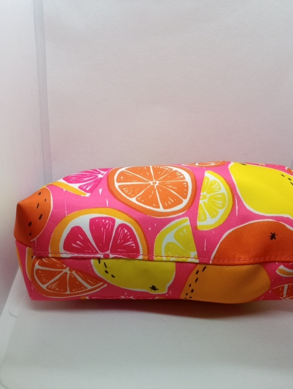 CLINIQUE SUMMER MAKEUP BAG - Picture 6 of 8